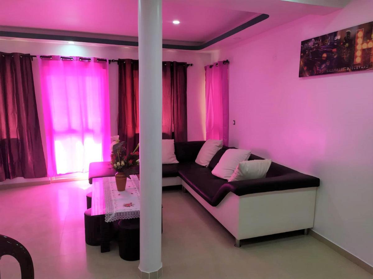 Casa Cabral : Big Apartment Next To The Beach Tarrafal  Exterior photo